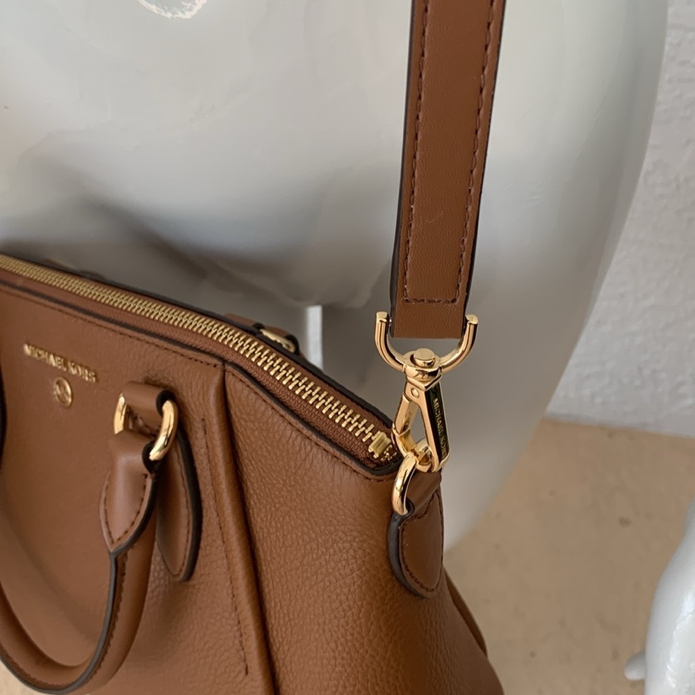 MICHAEL KORS LEATHER CROSSBODY - Picture 4 of 15